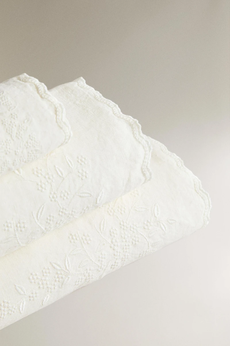 EMBROIDERED LINEN TOWEL