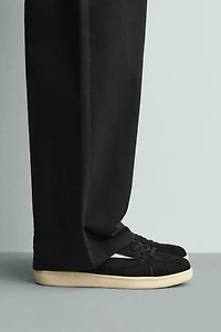 RETRO STYLE SNEAKERS