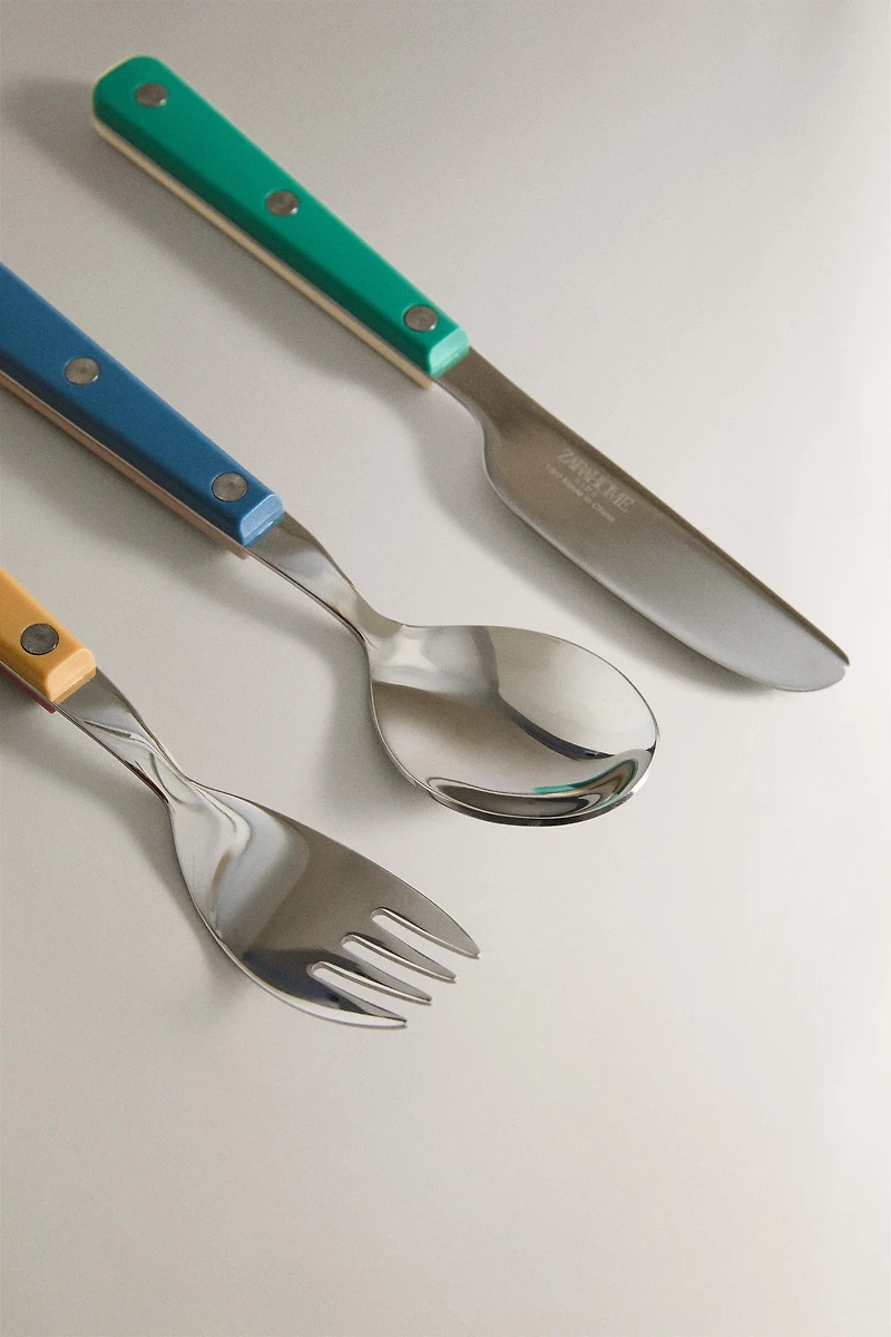 CHILDREN'S COLORED CUTLERY SET
