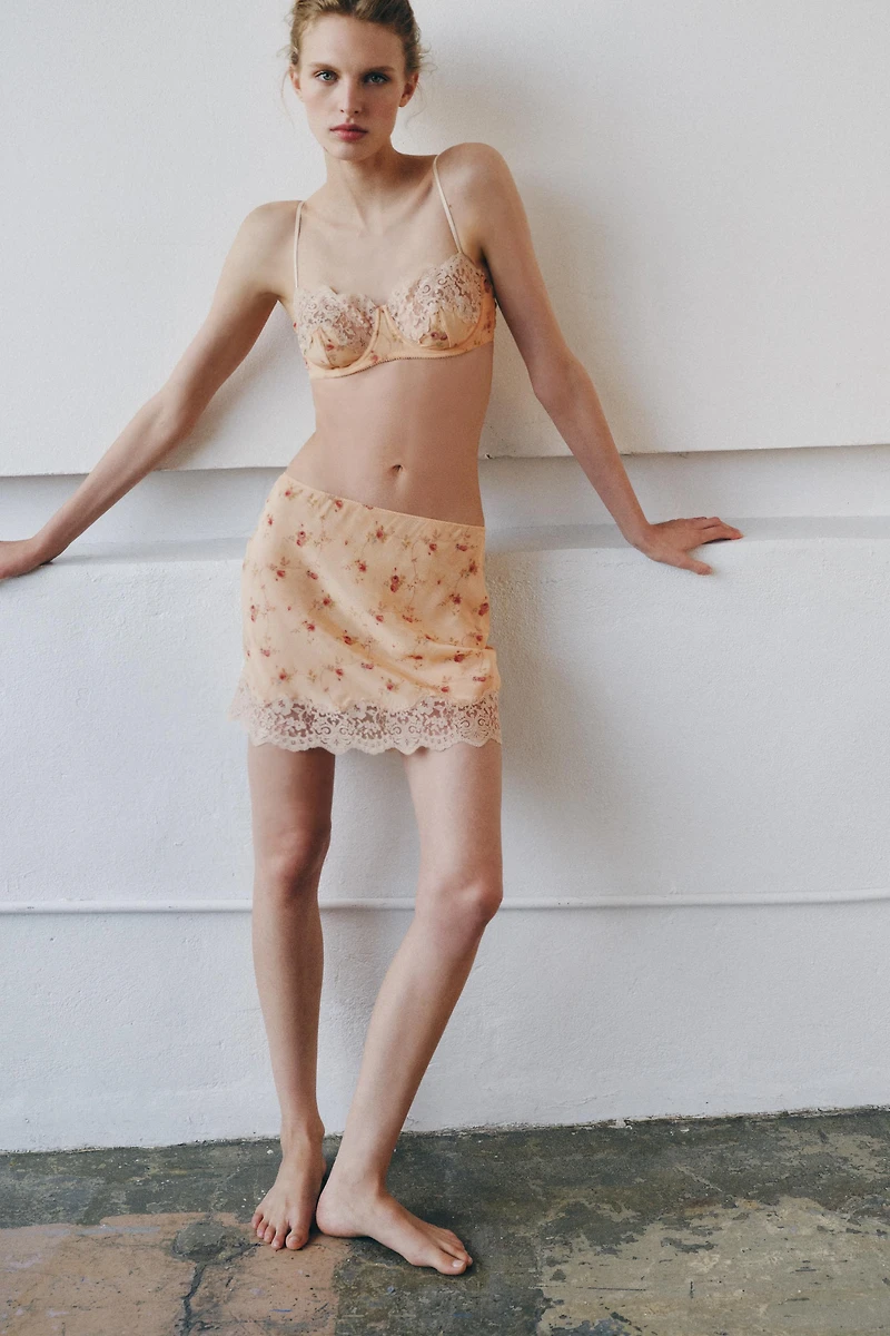 FLORAL PRINT LACE SKIRT