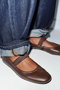BALLERINES EN CUIR À BRIDE ÉLASTIQUE