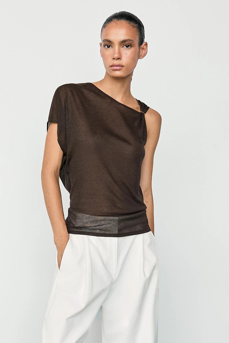 Asymmetric drop sleeve fluid top