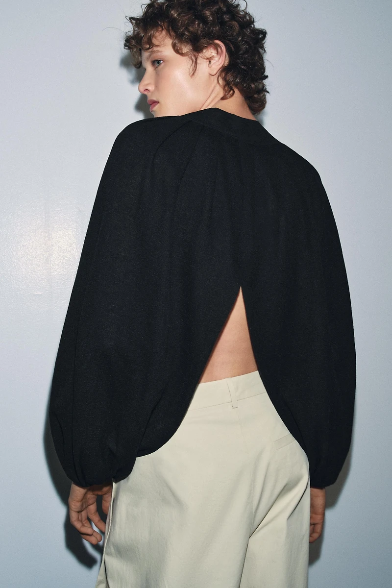 FINE KNIT CAPE TOP