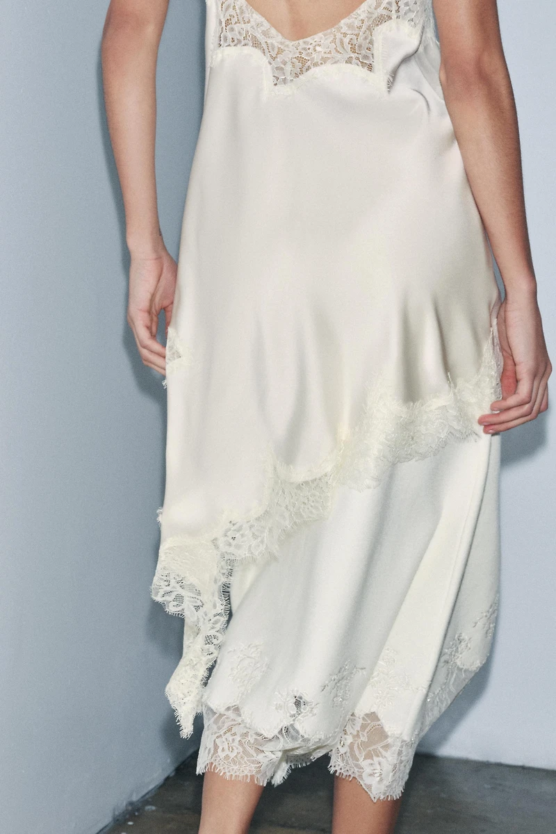 JUPE MI-LONGUE EN MAILLE FANTAISIE ET DENTELLE