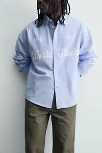 PRINTED TEXT OXFORD BOXY FIT SHIRT
