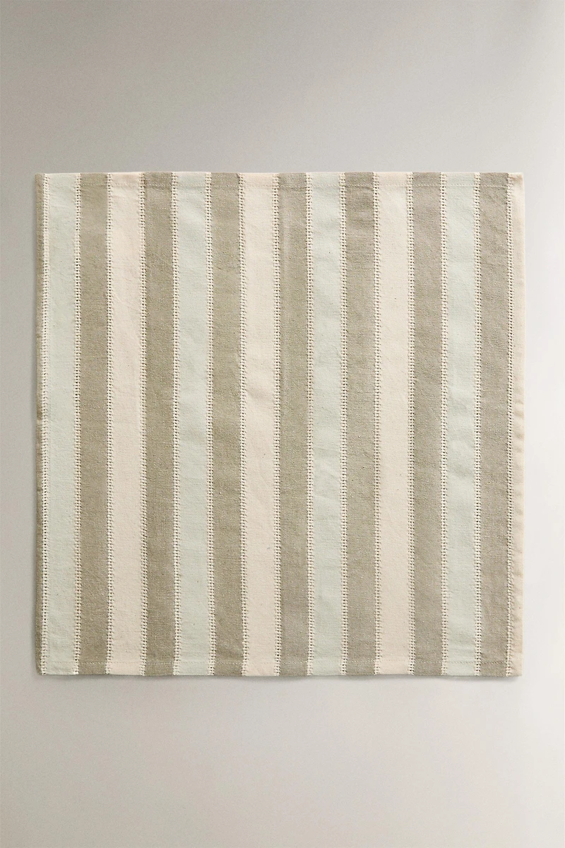 LOT DE SERVIETTES DE TABLE RAYURES ET DENTELLES (LOT DE 2)