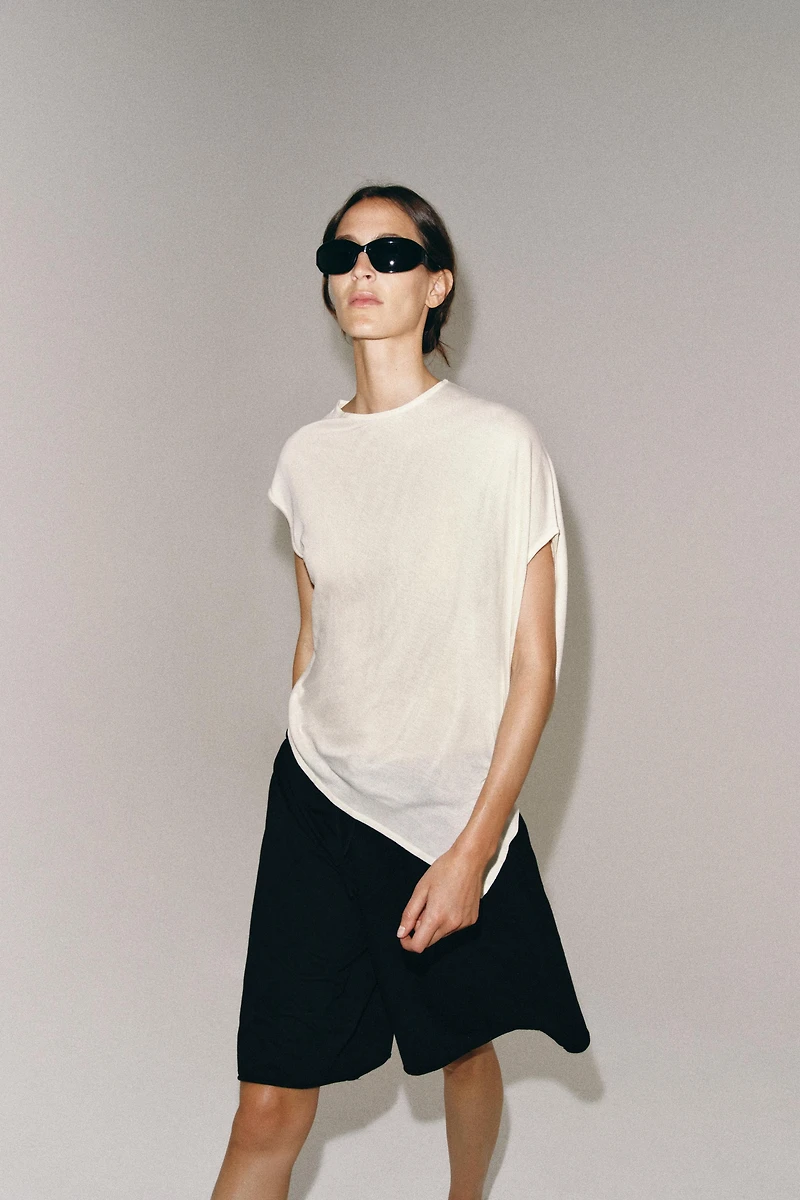 ASYMMETRIC KNIT TOP