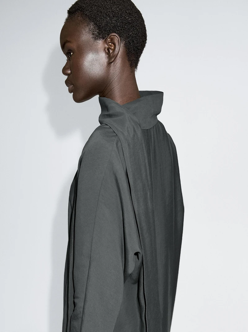 Robe midi à encolure en V avec nœud