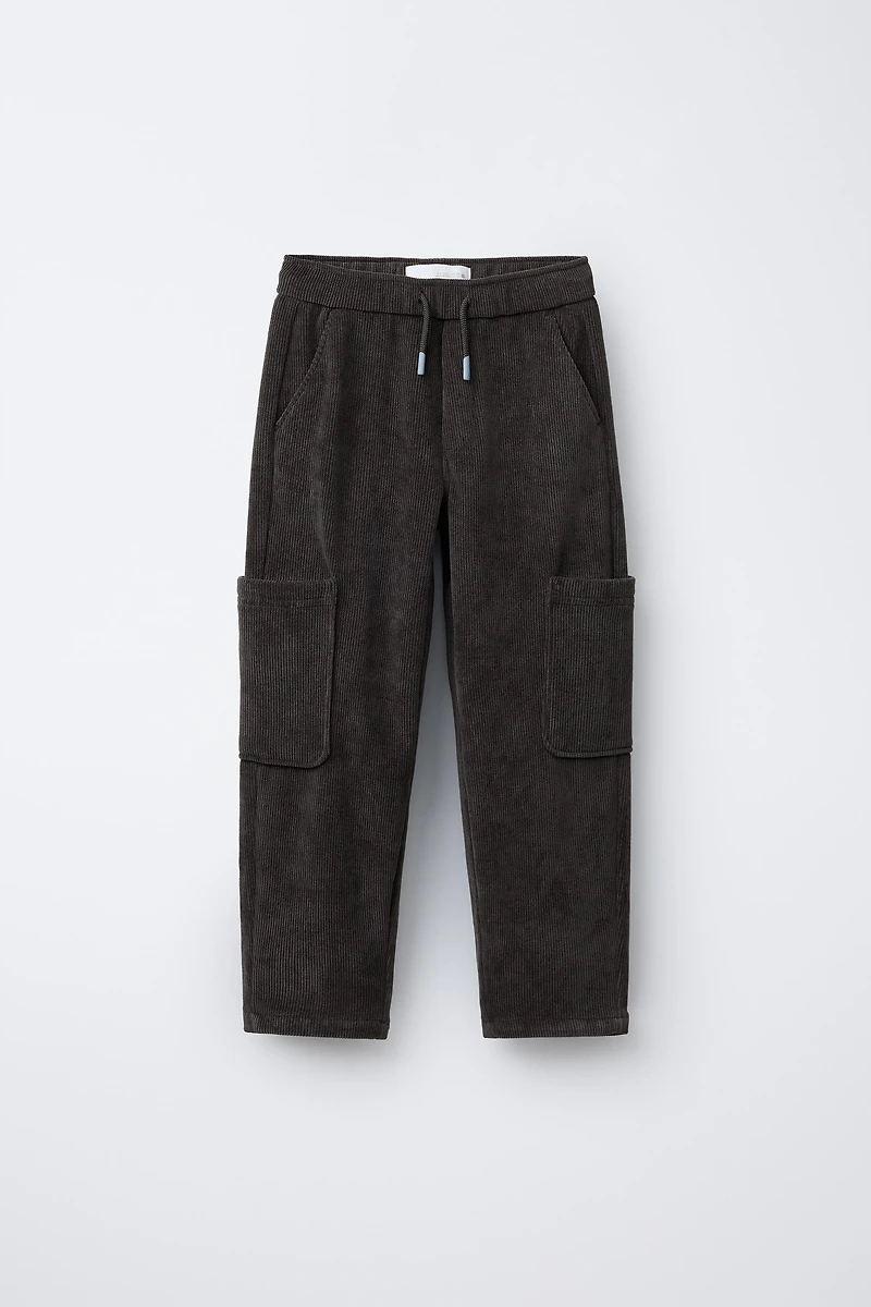 PANTALON EN VELOURS CÔTELÉ À POCHES