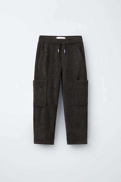 PANTALON EN VELOURS CÔTELÉ À POCHES