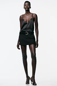 LOW-RISE BELTED SKORT