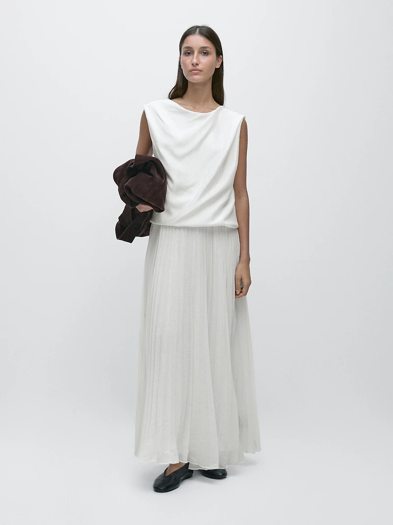 Long matching dress with pleated detail
