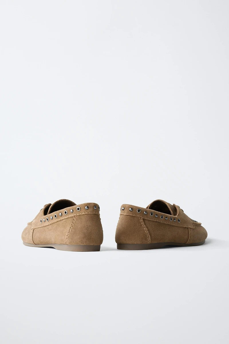 CHAUSSURES BATEAU EN CUIR À CLOUS
