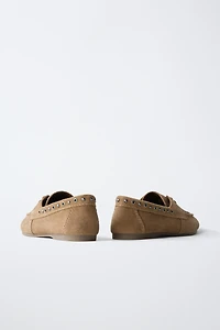 CHAUSSURES BATEAU EN CUIR À CLOUS