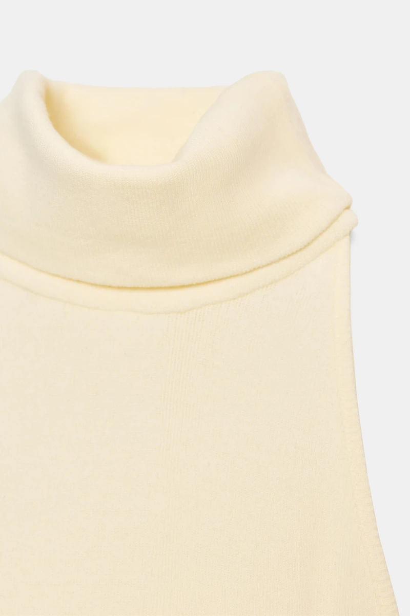 HIGH NECK SLEEVELESS TOP