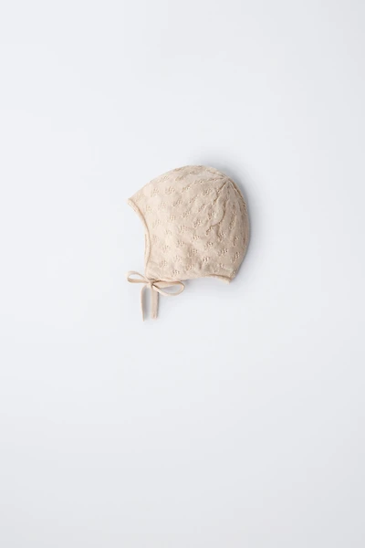 TEXTURED KNIT BONNET