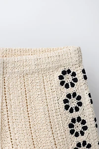 KNIT CROCHET FLORAL SHORTS