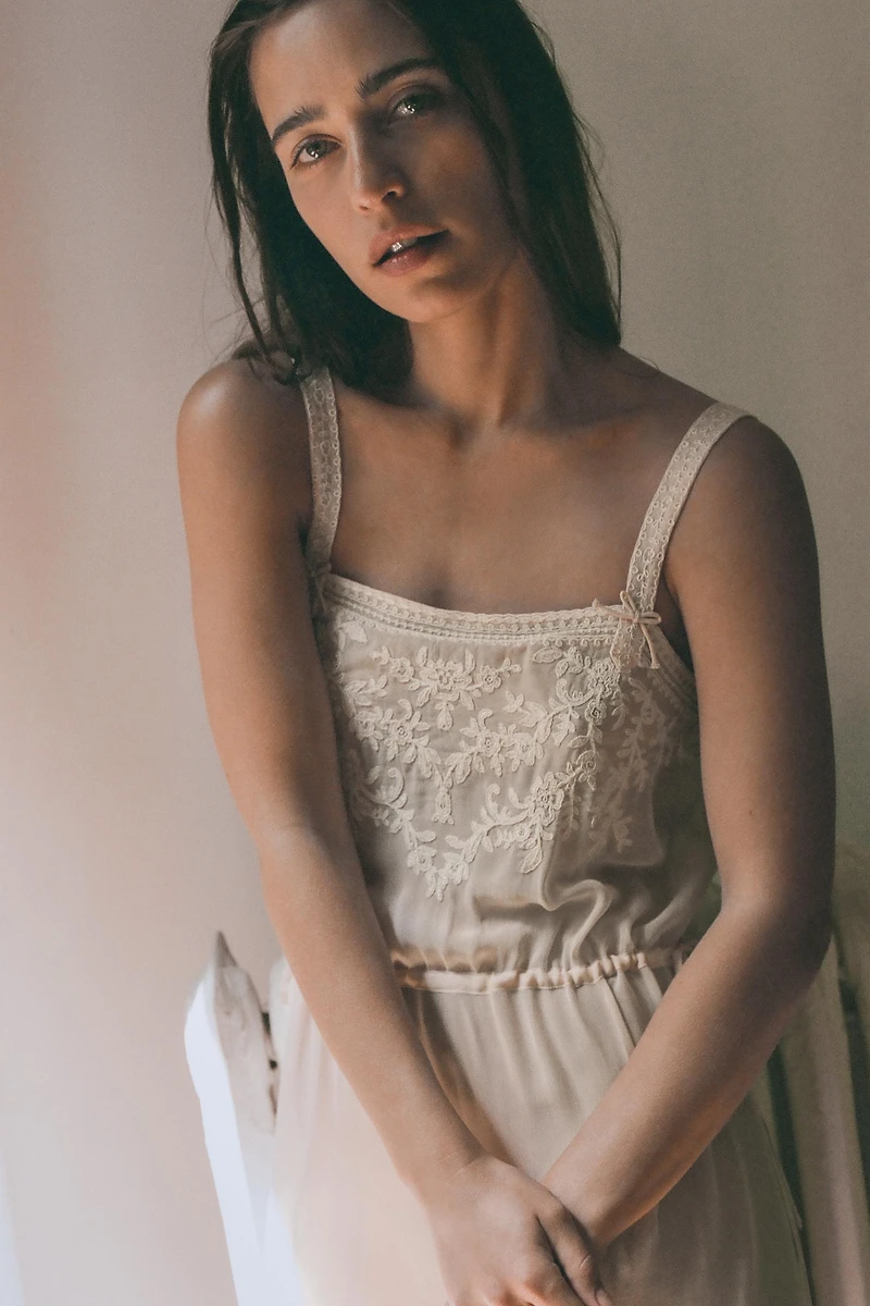 EMBROIDERED TIE-DETAIL MIDI DRESS