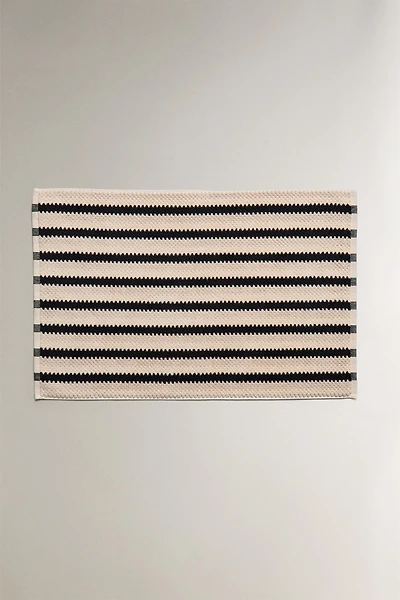 GEOMETRIC JACQUARD BATH MAT