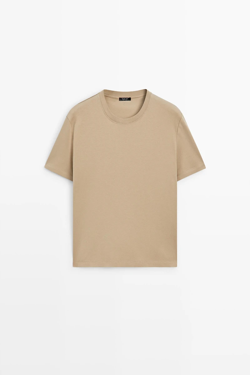 Regular fit short sleeve T-shirt.