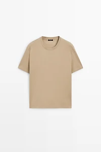 Regular fit short sleeve T-shirt.