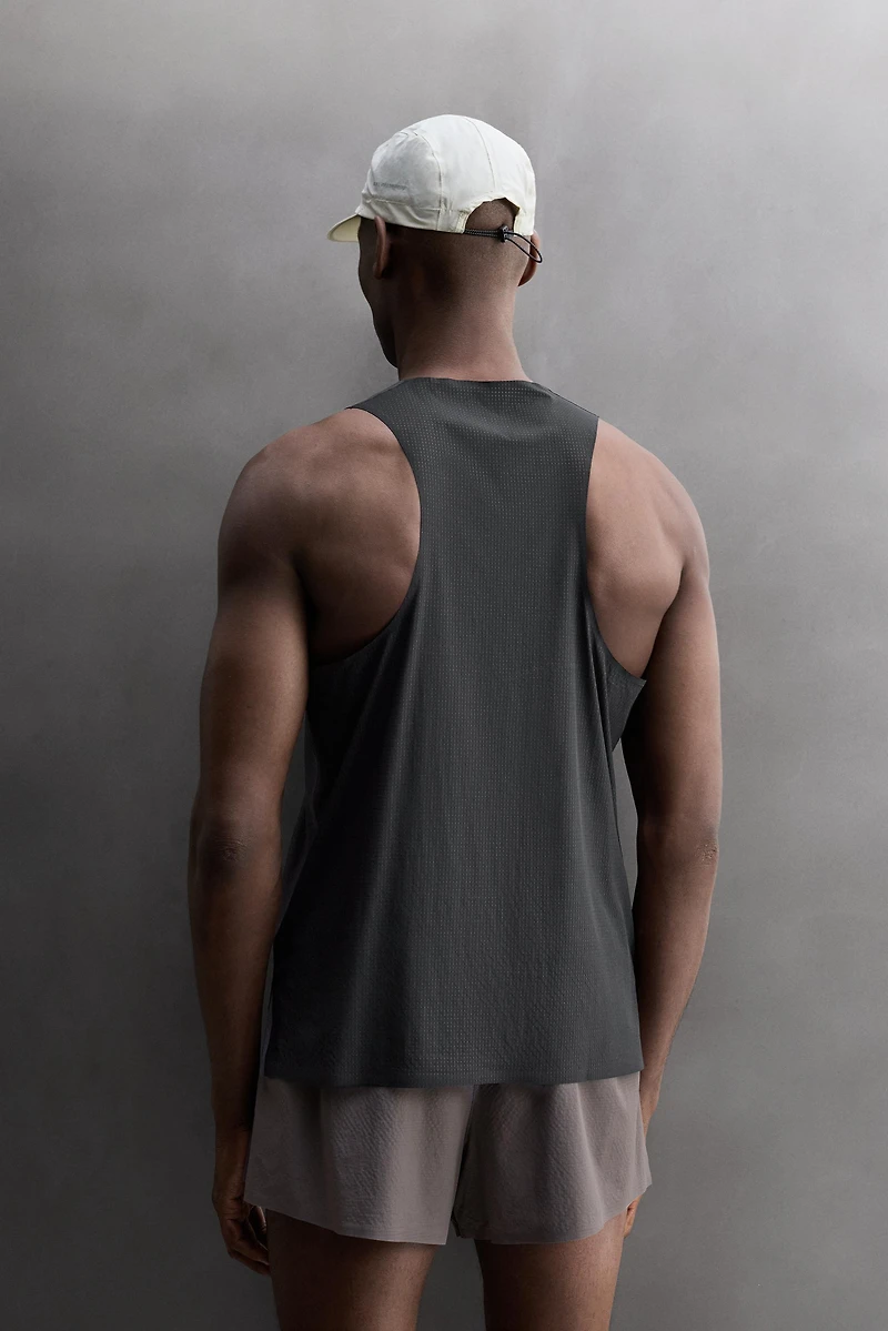 LIGHTWEIGHT RUNNING TANK TOP