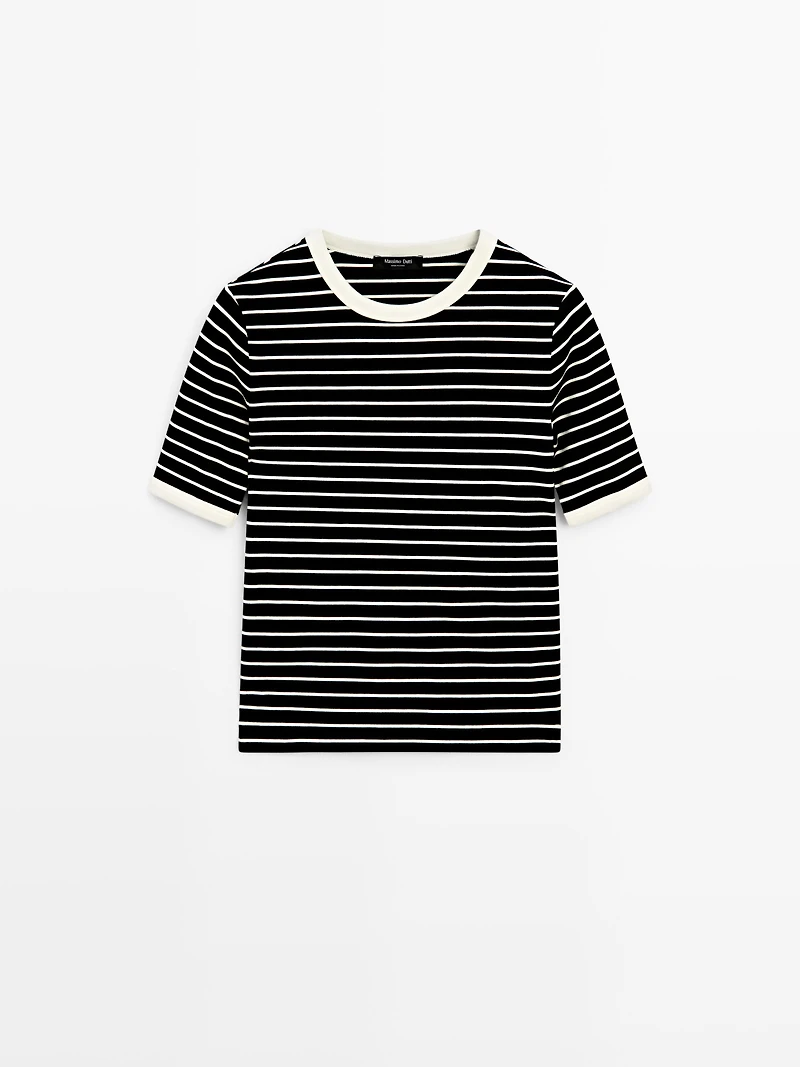 Short sleeve T-shirt with contrast stripes