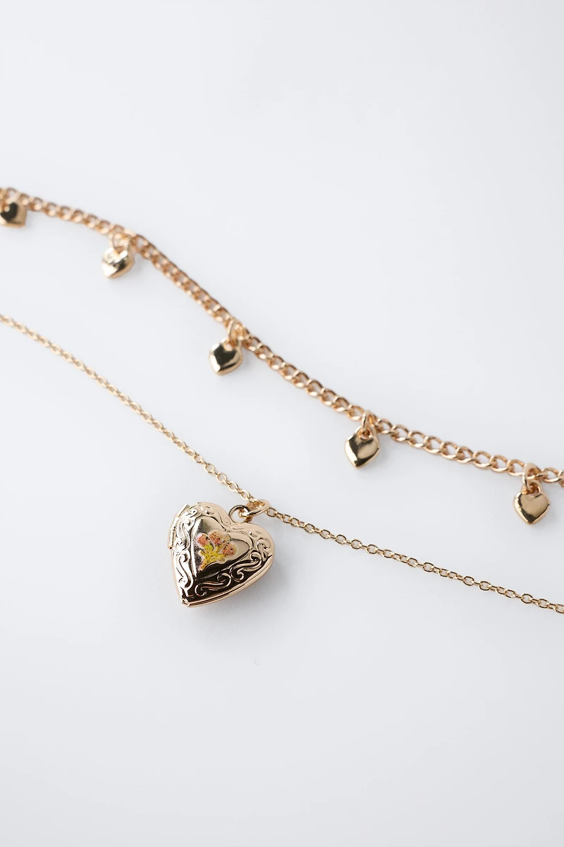 LOT DE DEUX COLLIERS CŒURS