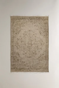 WOOL AREA RUG WITH A FLORAL PRINT