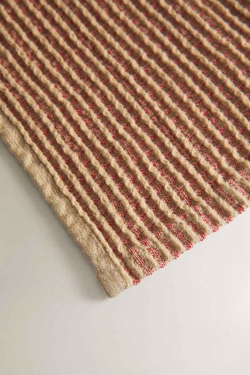 TWO-TONE WAFFLE BATH TOWEL