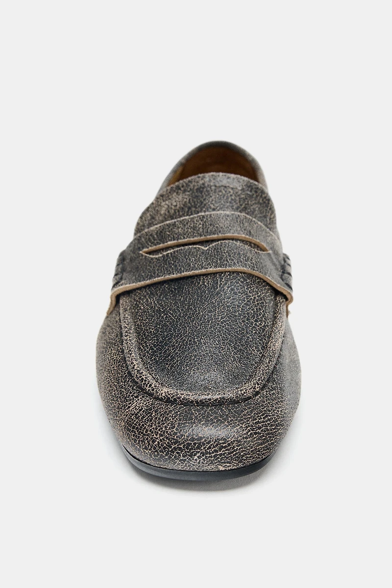 DISTRESSED LEATHER LOAFERS