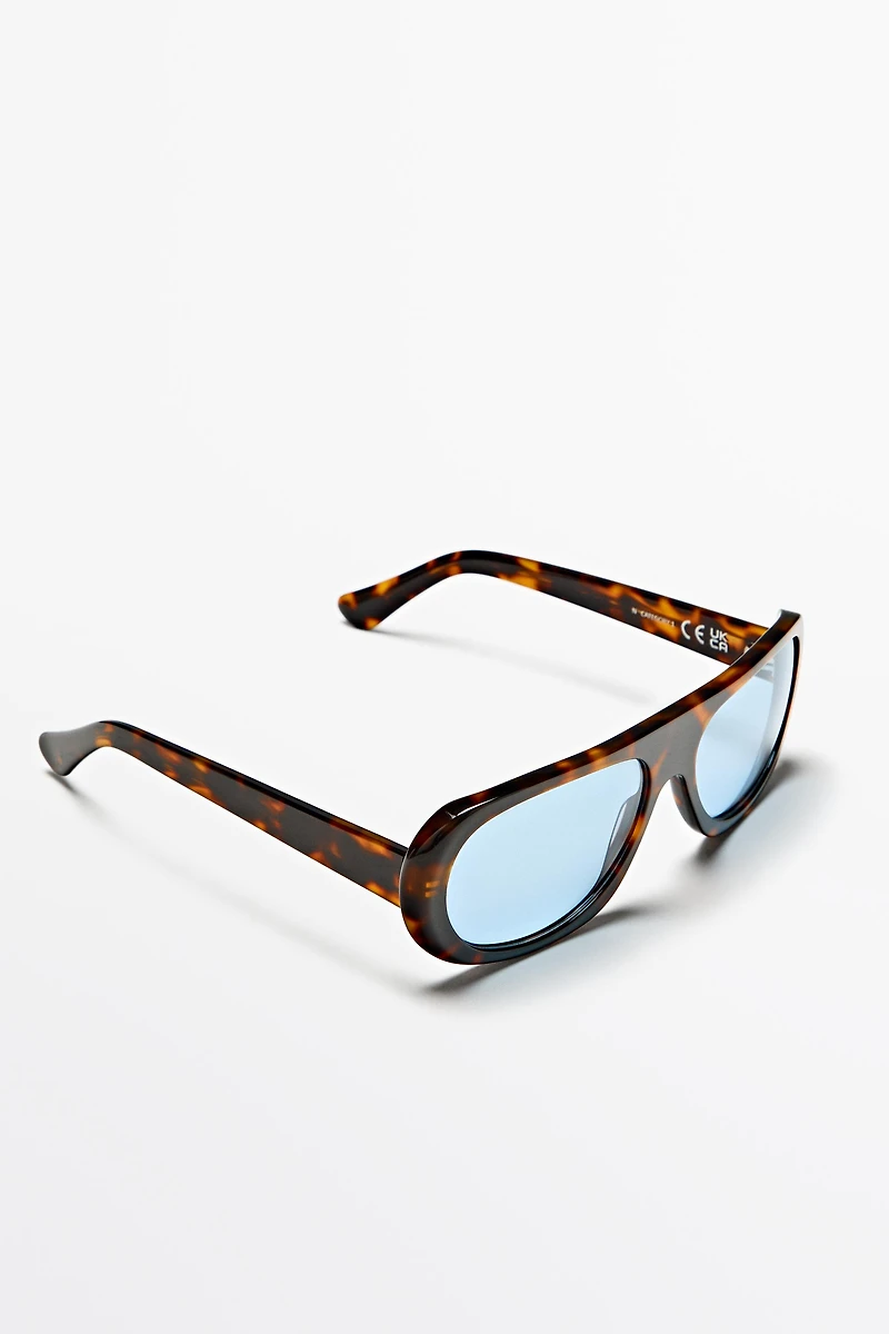 Wide tortoiseshell-effect sunglasses