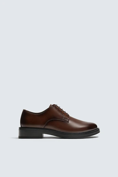 CHAUSSURES HABILLÉES