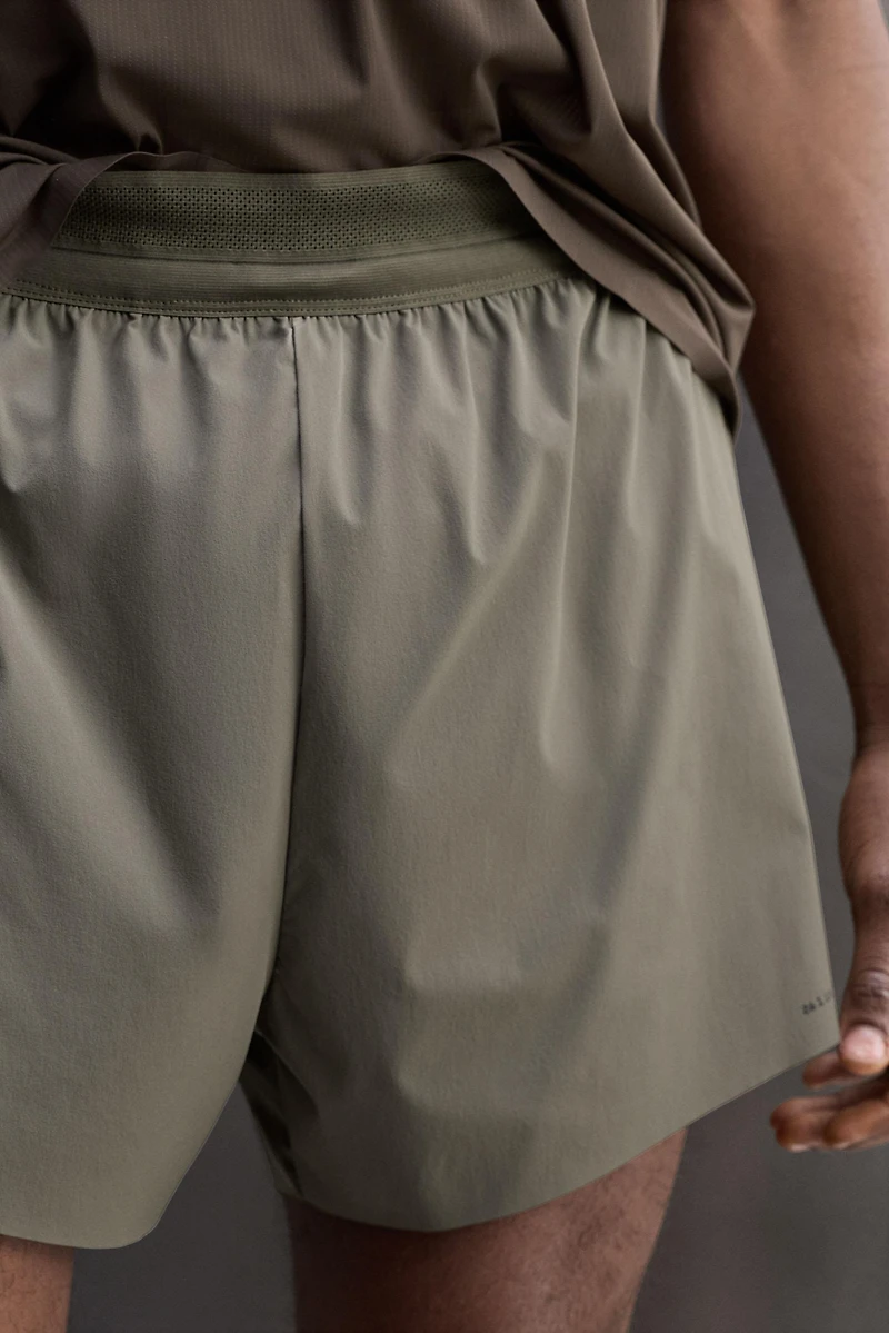 SHORT COURT DE RUNNING