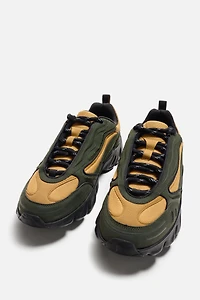 CHUNKY SOLE SNEAKERS