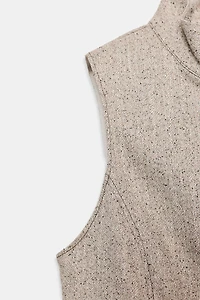 SLEEVELESS HIGH COLLAR TOP