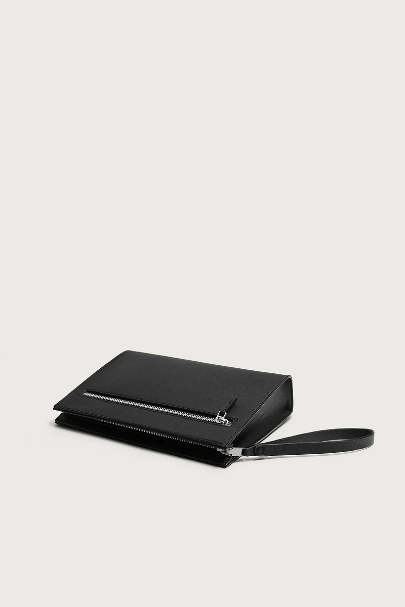 TEXTURED CLUTCH