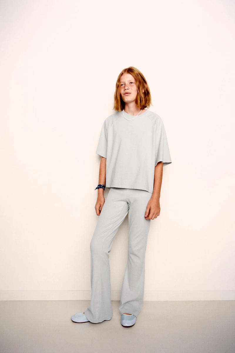 ENSEMBLE T-SHIRT ÉPAIS ET LEGGING FLARE CÔTELÉ EFFET DÉLAVÉ