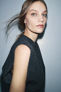 100% WOOL SLEEVELESS VEST