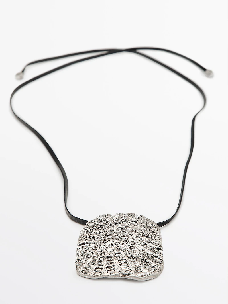 Collier médaillon texturé