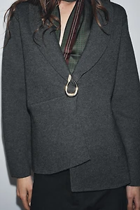 KNIT BLAZER WITH BROOCH