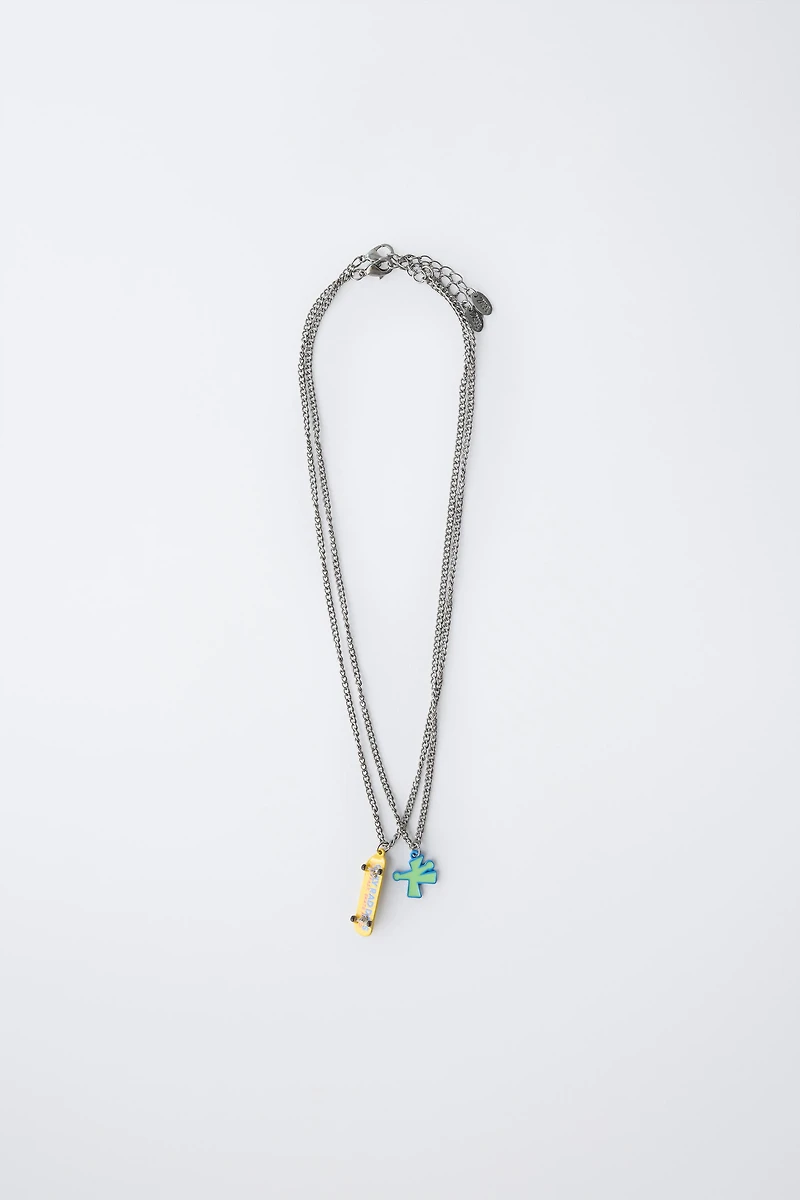 LOT DE DEUX COLLIERS SKATE