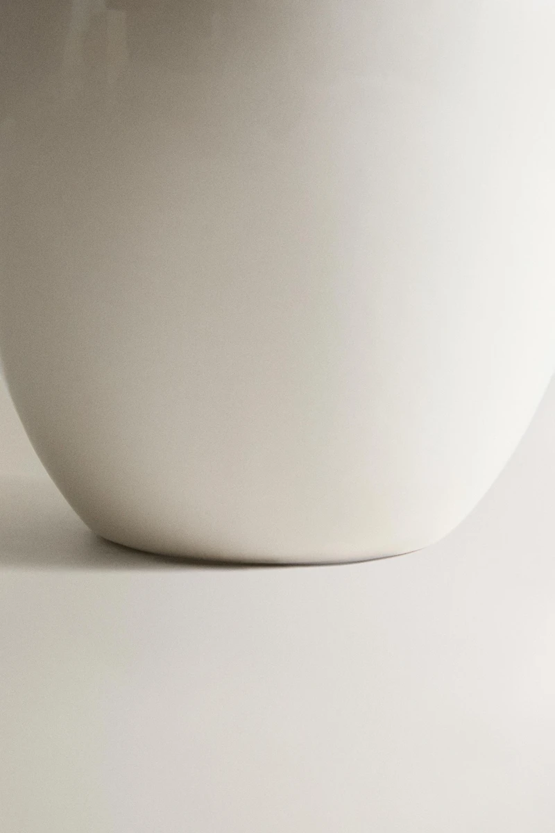 CREAM CERAMIC DECORATIVE VASE