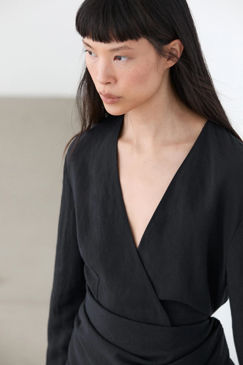 Lightweight kimono with sash detail