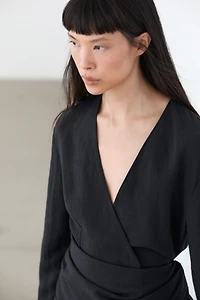 Lightweight kimono with sash detail