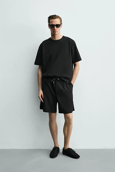 TEXTURED JOGGER SHORTS