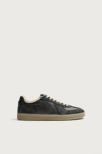 RETRO STYLE SNEAKERS