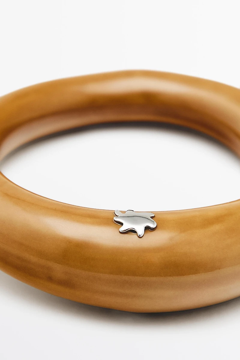 Ceramic tubular bracelet with star detail