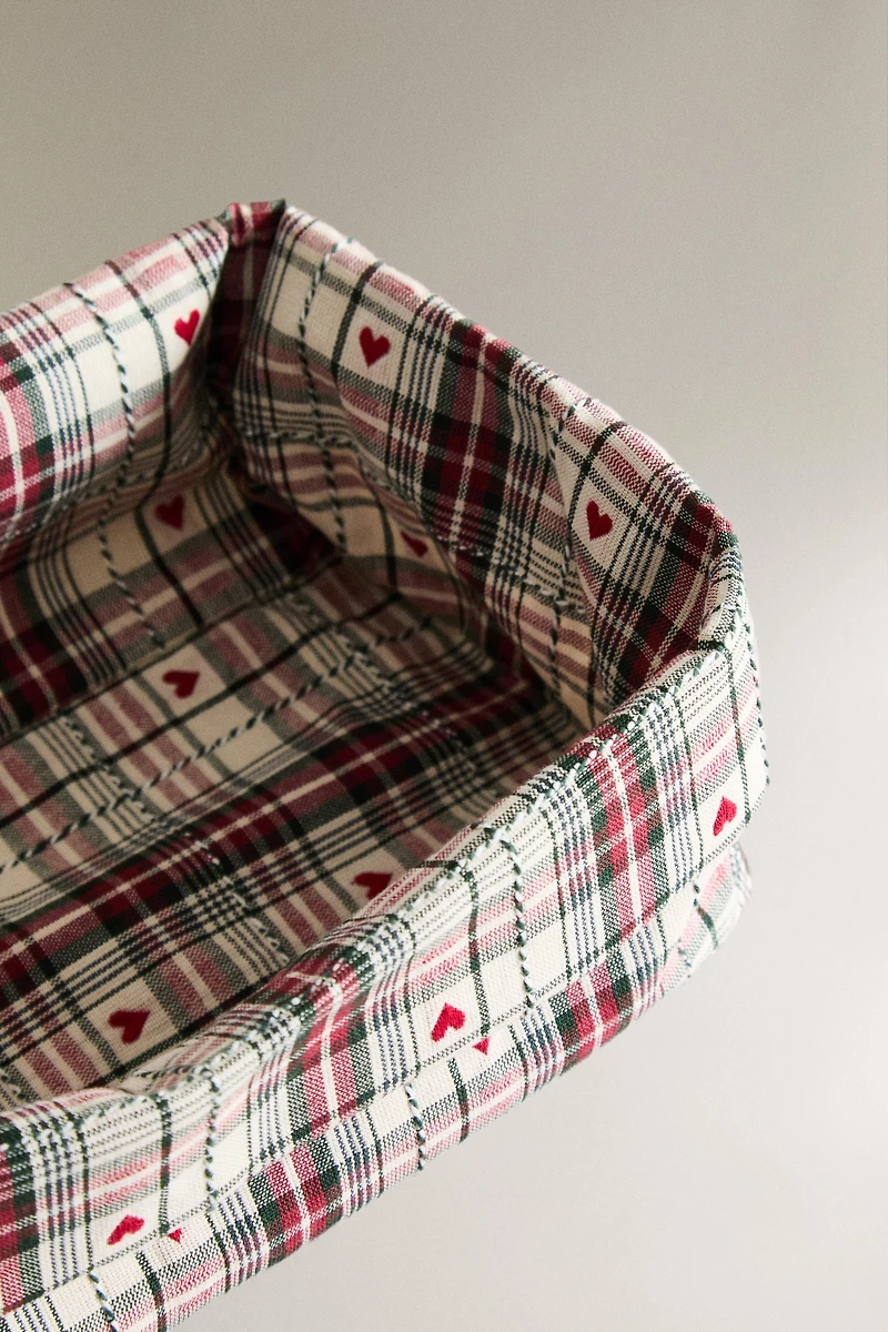 CHRISTMAS BREAD WITH HEARTS