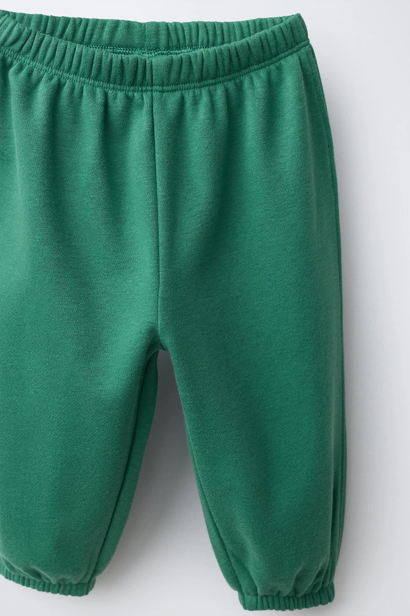 ENSEMBLE SWEAT-SHIRT ET PANTALON JOGGER BASIQUE